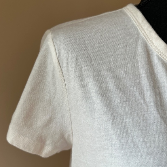 *ELIZABETH AND JAMES* Off-White Short Sleeve Scoop Neck Shirt NWT Size Small - Picture 3 of 9